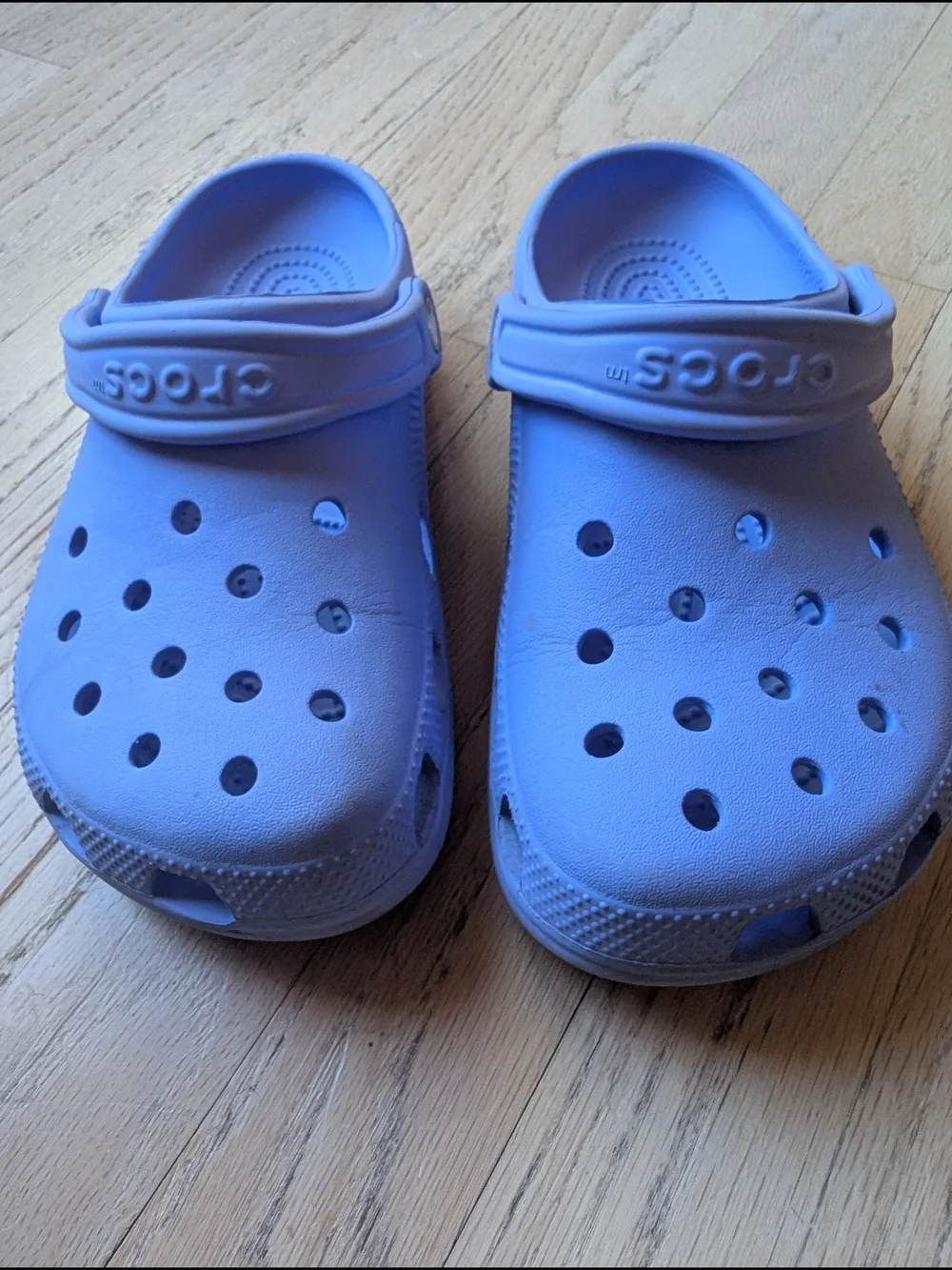 Crocs In Lavender Color Size 5 - Picture 2 of 4